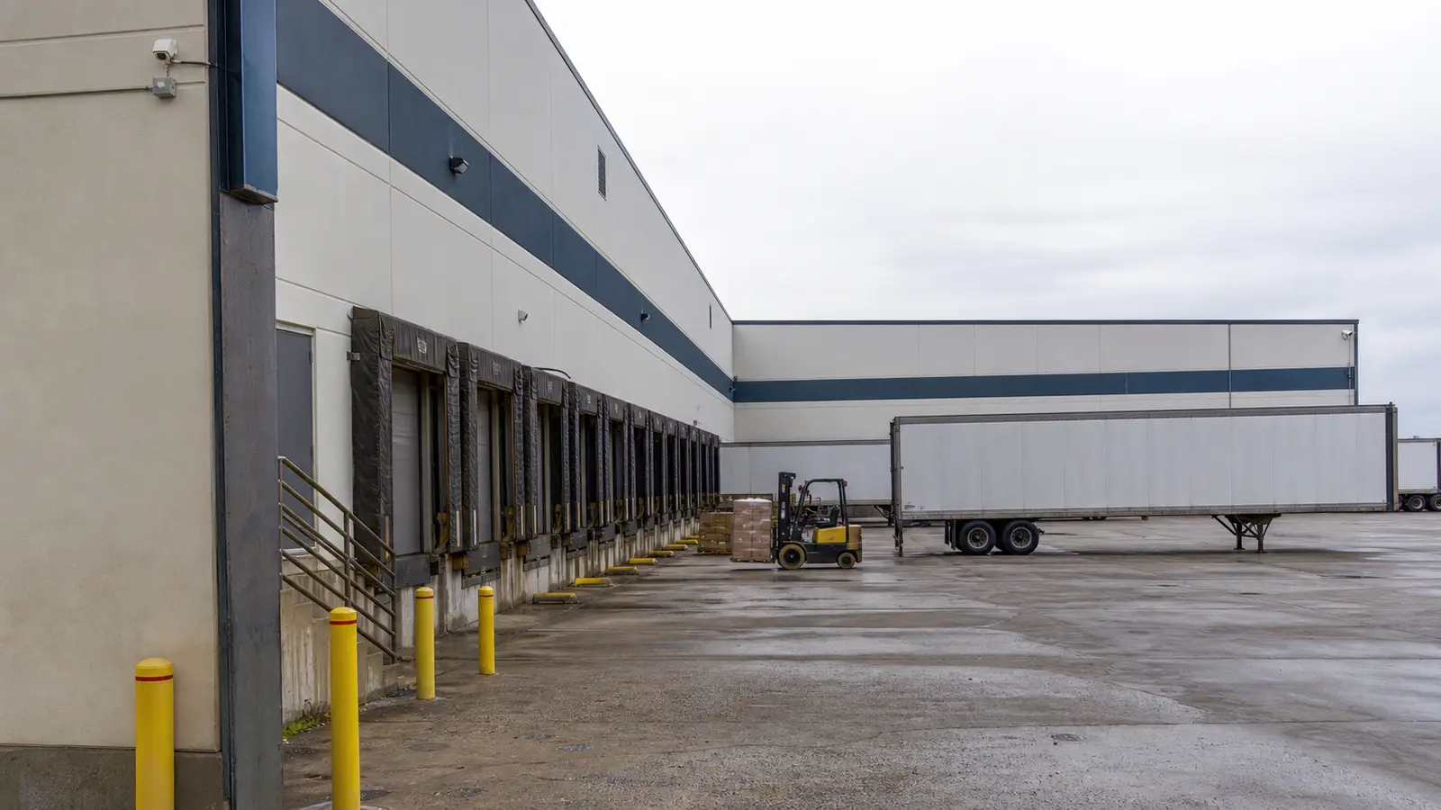 Best Camera Locations for Loading Docks, Truck Courts and Warehouse Yards